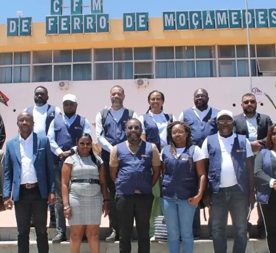 CONSELHO DE ADMINISTRAÇÃO DO CFM-E. P REUNE-SE COM A COMISSÃO EXECUTIVA DA ENBI NO LUBANGO